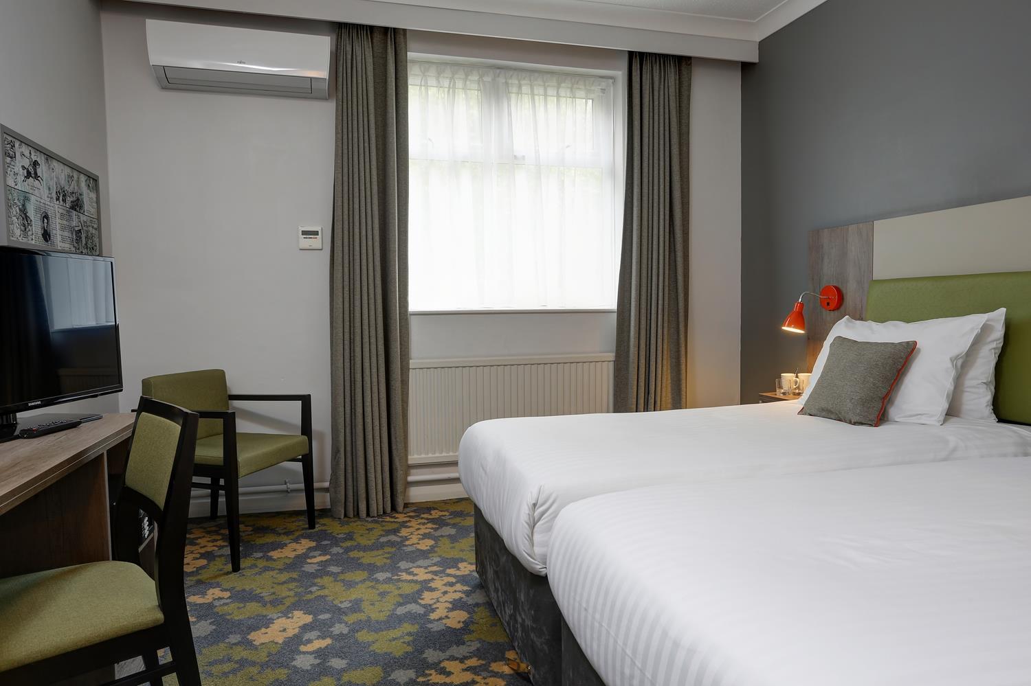 Epping Forest Hotel Woodford Exterior photo