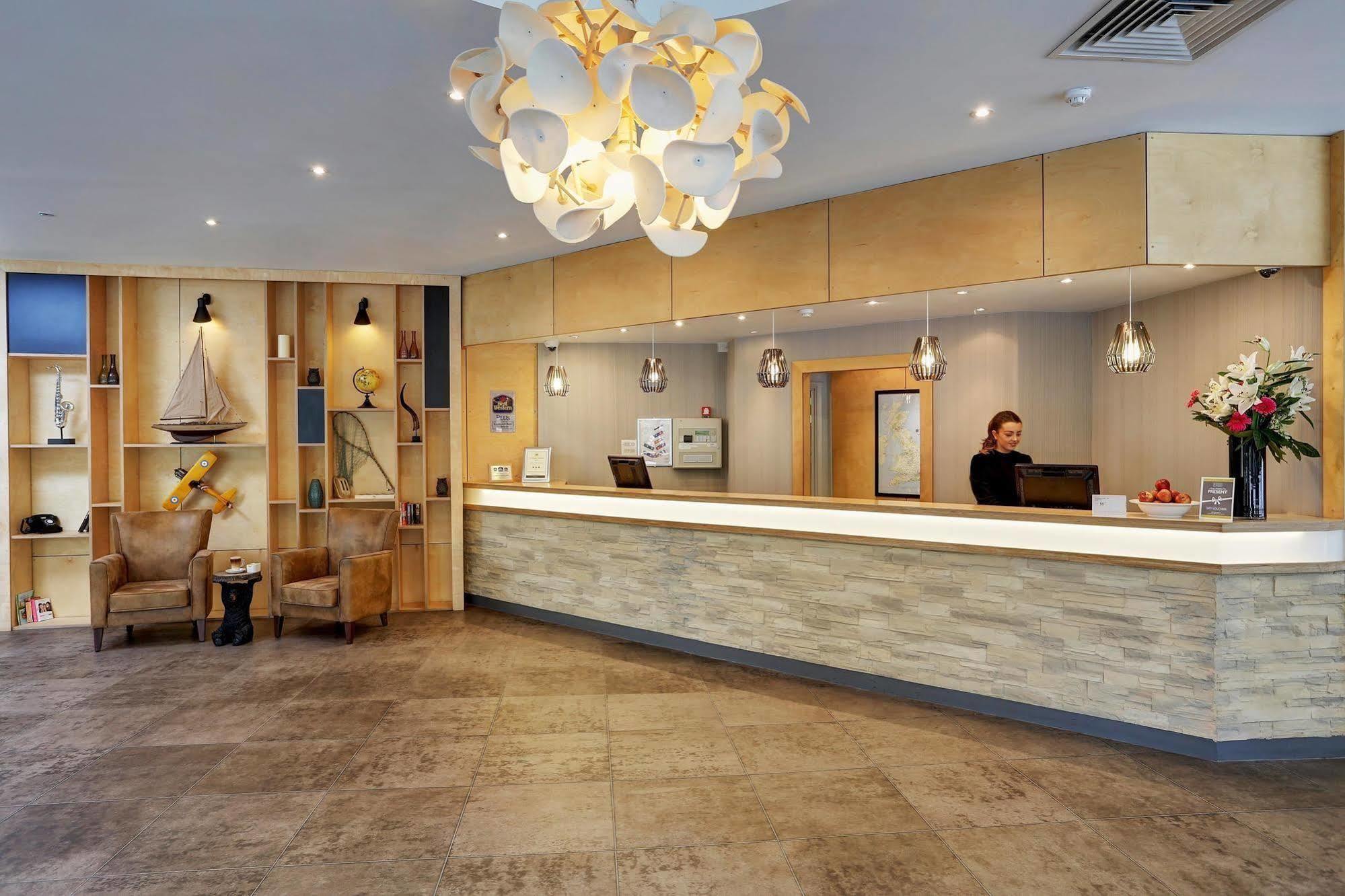 Epping Forest Hotel Woodford Exterior photo